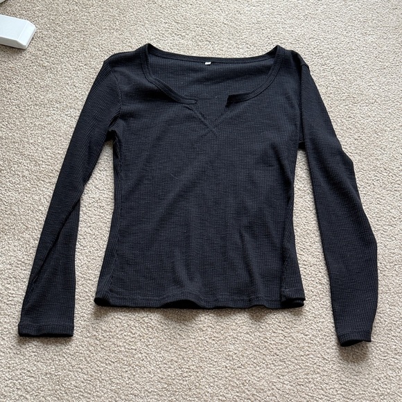 Tops - Women's Black Long Sleeve Top